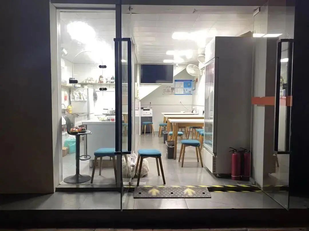 面館論杯賣茅臺(tái)爆火 店主:身心俱疲