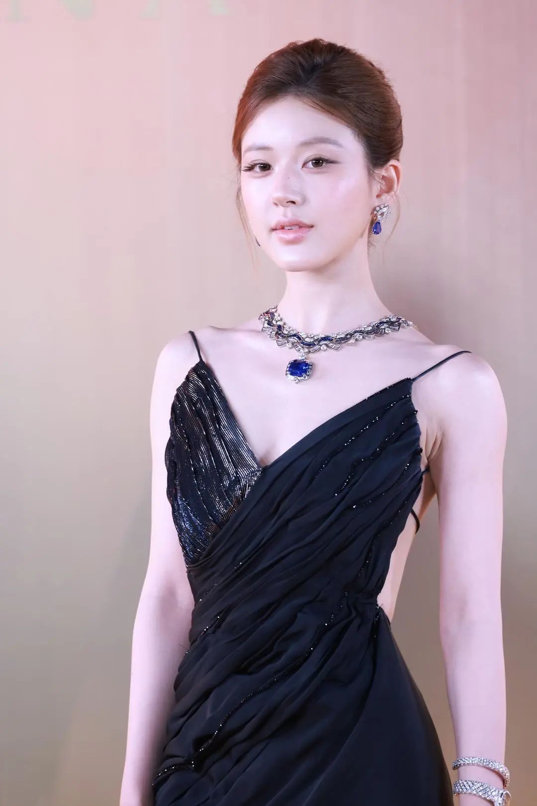 趙露思否認整容并反問:整容犯法嗎