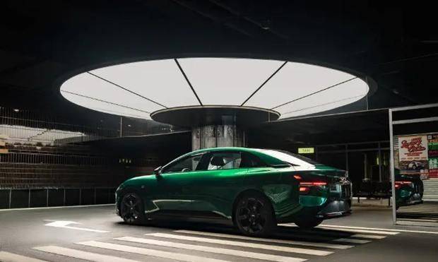 “電光綠”驚艷亮相!MONA M03配色引領新能源車潮流