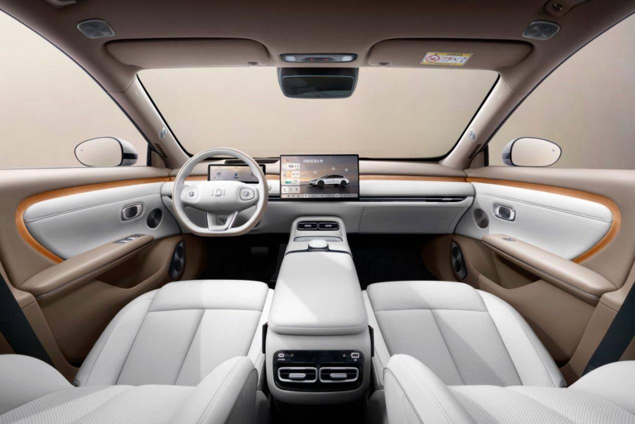 提供六款純電兩款增程版本 長安啟源A06上市10.99萬起