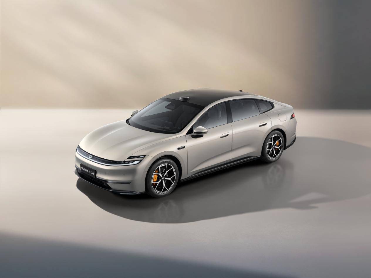 提供六款純電兩款增程版本 長安啟源A06上市10.99萬起