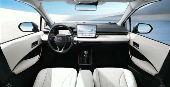 新車采用“錘頭鯊”式前臉設(shè)計(jì),搭配云光燈帶