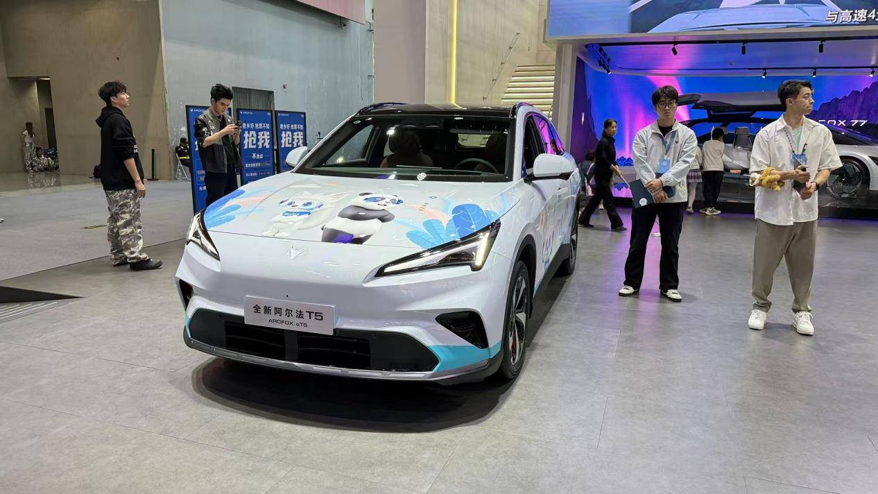 技術普惠破局紅海:北汽新能源以極狐速度定義新能源價值新標桿