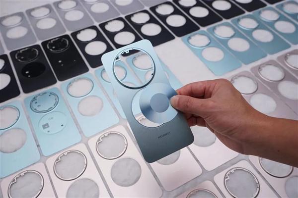 華為Mate 80系列設計師回應雙環(huán)設計最大困難:鋁合金和玻璃纖維拼接